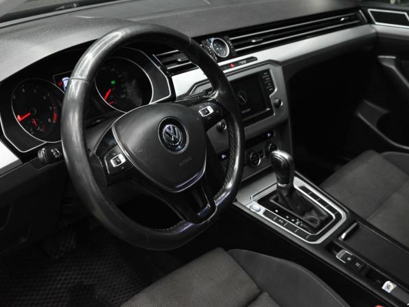 Volkswagen Passat B8 с пробегом 2015 года, цена 1 360 000 рублей, 240397 км, седан, Автокод Объявления