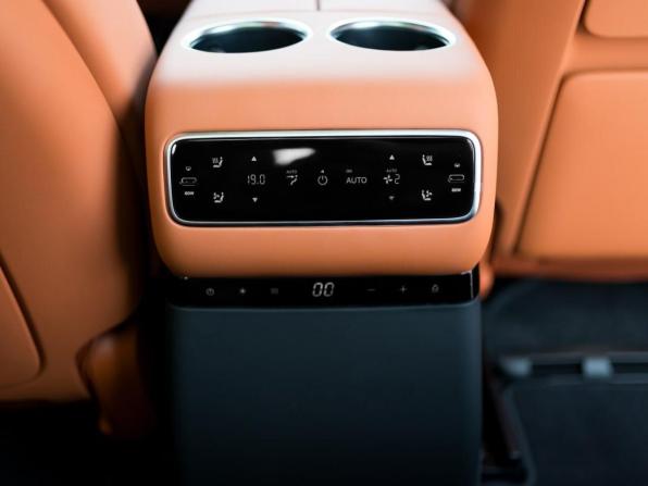 Li Auto (Lixiang) L9 I Рестайлинг с пробегом 2025 года, цена 10 300 000 рублей, 4 км, внедорожник, Автокод Объявления