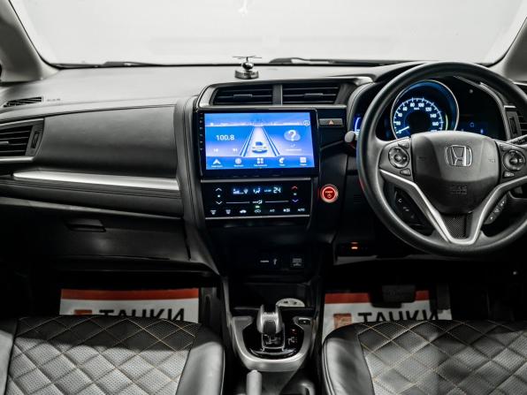 Honda Fit III Рестайлинг с пробегом 2018 года, цена 1 075 000 рублей, 57881 км, хэтчбек, Автокод Объявления