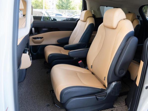 Kia Carnival IV с пробегом 2022 года, цена 4 965 000 рублей, 17410 км, минивэн, Автокод Объявления