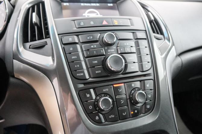 Opel Astra J Рестайлинг с пробегом 2014 года, цена 829 000 рублей, 176000 км, седан, Автокод Объявления