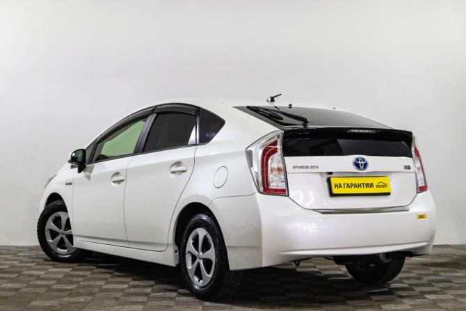 Toyota Prius III Рестайлинг (XW30) с пробегом 2015 года, цена 1 519 000 рублей, 150611 км, лифтбек, Автокод Объявления