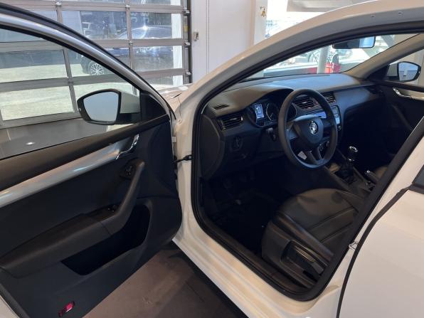 Skoda Octavia III (A7) Рестайлинг с пробегом 2018 года, цена 1 495 000 рублей, 160034 км, лифтбек, Автокод Объявления