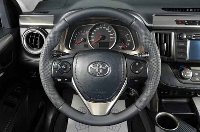 Toyota RAV4 IV (XA40) с пробегом 2015 года, цена 2 239 000 рублей, 131000 км, внедорожник, Автокод Объявления