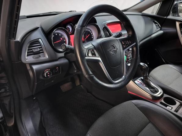 Opel Astra J Рестайлинг с пробегом 2012 года, цена 650 000 рублей, 173000 км, хэтчбек, Автокод Объявления