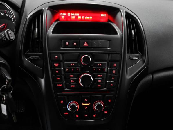 Opel Astra J с пробегом 2012 года, цена 699 000 рублей, 133599 км, хэтчбек, Автокод Объявления