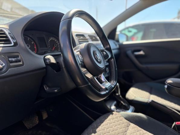 Volkswagen Polo V Рестайлинг с пробегом 2019 года, цена 1 460 000 рублей, 139531 км, седан, Автокод Объявления