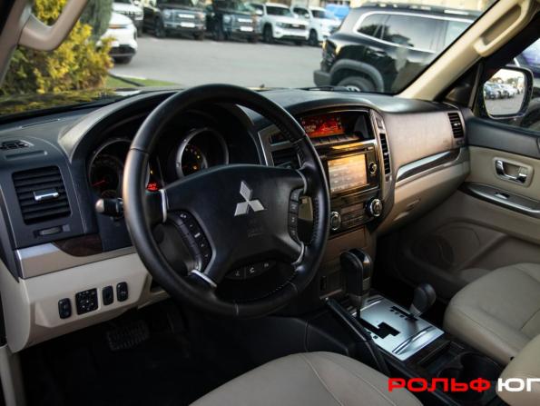 Mitsubishi Pajero IV Рестайлинг 2 с пробегом 2017 года, цена 2 513 000 рублей, 129254 км, внедорожник, Автокод Объявления