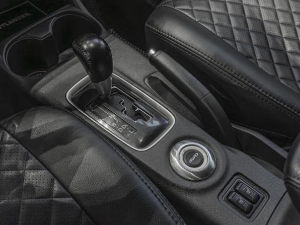 Mitsubishi Outlander III Рестайлинг 2 с пробегом 2015 года, цена 990 000 рублей, 339193 км, внедорожник, Автокод Объявления