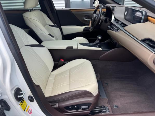 Lexus ES VII с пробегом 2018 года, цена 3 845 000 рублей, 20656 км, седан, Автокод Объявления