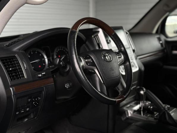 Toyota Land Cruiser 200 Series Рестайлинг 2 с пробегом 2017 года, цена 6 195 000 рублей, 165124 км, внедорожник, Автокод Объявления