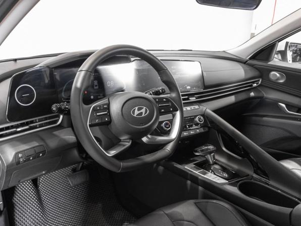 Hyundai Elantra VII (CN7) Рестайлинг с пробегом 2024 года, цена 2 318 200 рублей, 10582 км, седан, Автокод Объявления