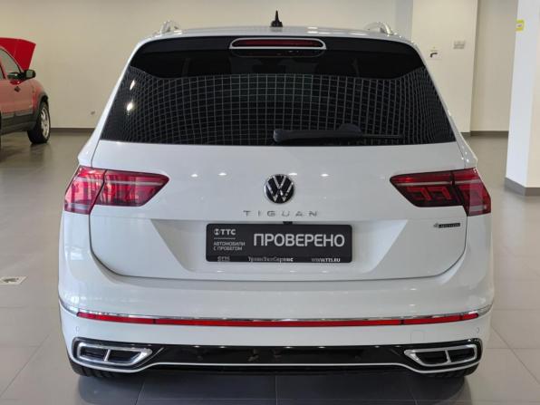 Volkswagen Tiguan II Рестайлинг с пробегом 2021 года, цена 3 999 000 рублей, 56090 км, внедорожник, Автокод Объявления