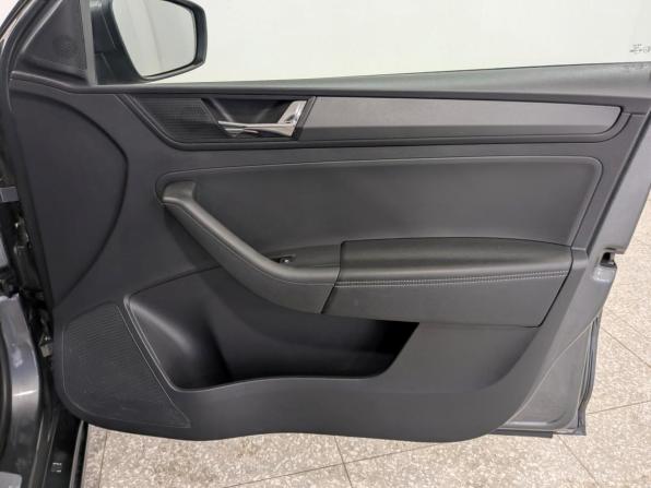 Skoda Rapid II с пробегом 2022 года, цена 1 799 000 рублей, 53946 км, лифтбек, Автокод Объявления