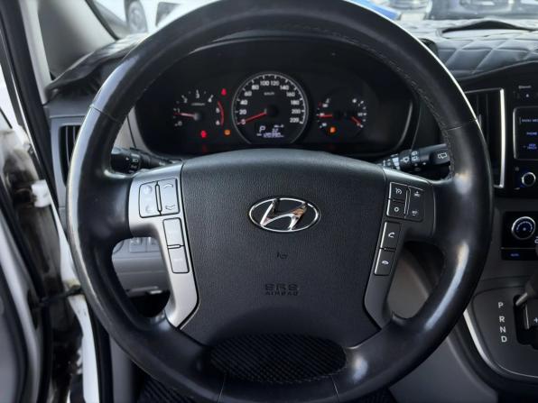 Hyundai H-1 II Рестайлинг 2 с пробегом 2018 года, цена 2 697 000 рублей, 120390 км, минивэн, Автокод Объявления