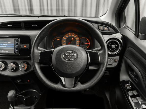 Toyota Vitz III (XP130) Рестайлинг с пробегом 2018 года, цена 1 050 000 рублей, 53960 км, хэтчбек, Автокод Объявления