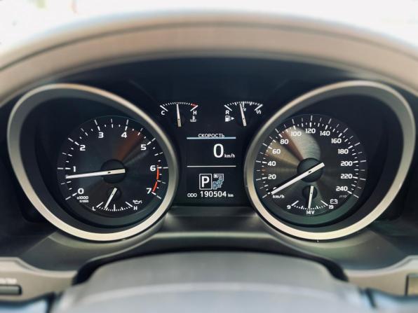 Toyota Land Cruiser 200 Series Рестайлинг 1 с пробегом 2014 года, цена 4 450 000 рублей, 190504 км, внедорожник, Автокод Объявления