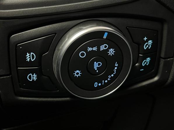 Ford Focus III Рестайлинг с пробегом 2017 года, цена 955 000 рублей, 168078 км, хэтчбек, Автокод Объявления