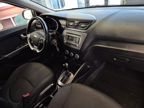 Kia Rio III Рестайлинг с пробегом 2017 года, цена 949 000 рублей, 77046 км, седан, Автокод Объявления