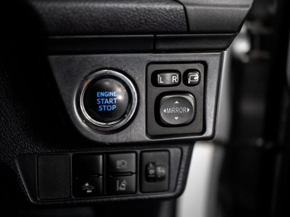 Toyota Corolla XI (E160 E170) Рестайлинг 2 с пробегом 2020 года, цена 1 350 000 рублей, 84120 км, универсал, Автокод Объявления