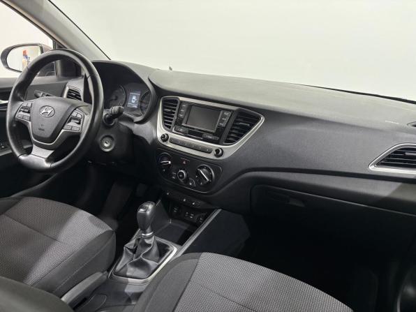 Hyundai Solaris II с пробегом 2018 года, цена 1 350 000 рублей, 63904 км, седан, Автокод Объявления