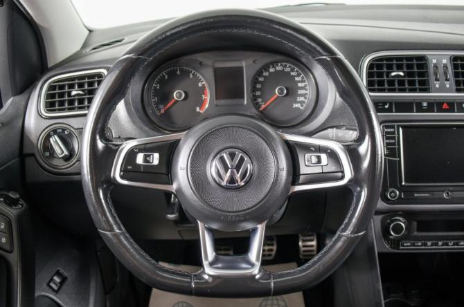 Volkswagen Polo V Рестайлинг с пробегом 2018 года, цена 819 000 рублей, 210235 км, седан, Автокод Объявления