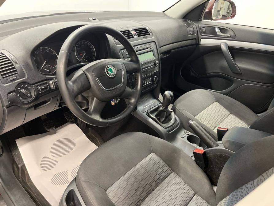 Skoda Octavia II (A5) Рестайлинг Санкт-Петербург  - изображение 9