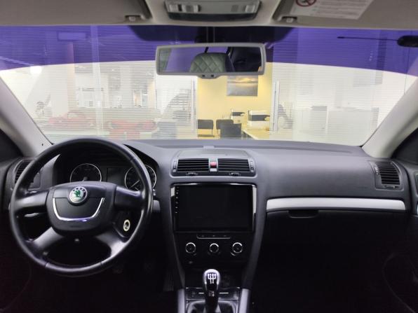 Skoda Octavia II (A5) Рестайлинг с пробегом 2012 года, цена 900 000 рублей, 180000 км, лифтбек, Автокод Объявления