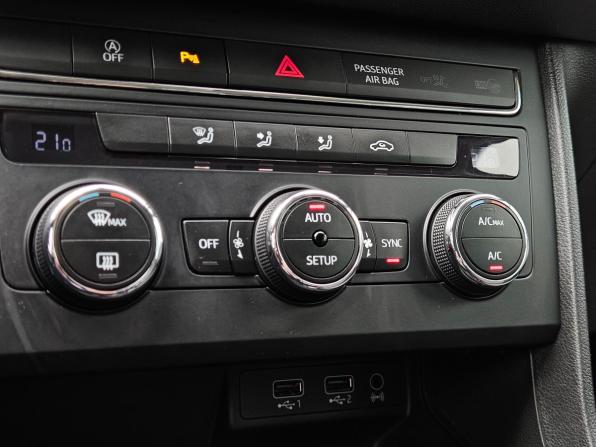 SEAT Leon III Рестайлинг с пробегом 2018 года, цена 1 250 000 рублей, 220300 км, универсал, Автокод Объявления