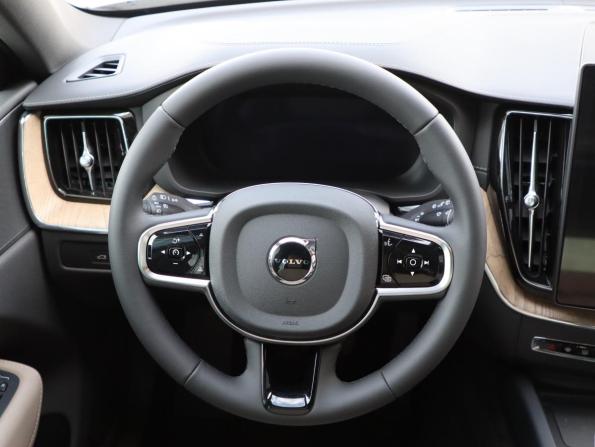 Volvo XC60 II Рестайлинг 2 с пробегом 2025 года, цена 6 690 000 рублей, 25 км, внедорожник, Автокод Объявления