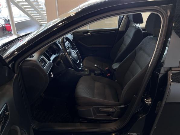 Volkswagen Jetta VI Рестайлинг с пробегом 2018 года, цена 1 515 000 рублей, 177422 км, седан, Автокод Объявления