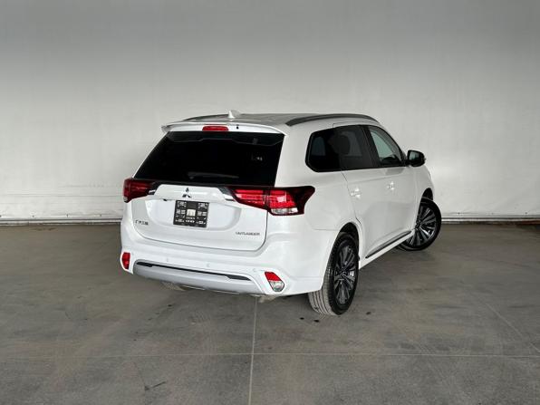 Mitsubishi Outlander III Рестайлинг 3 с пробегом 2022 года, цена 2 570 000 рублей, 32923 км, внедорожник, Автокод Объявления