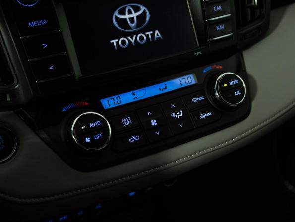Toyota RAV4 IV (XA40) Рестайлинг с пробегом 2016 года, цена 2 449 700 рублей, 97652 км, внедорожник, Автокод Объявления