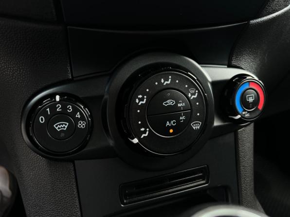 Ford Fiesta Mk6 Рестайлинг с пробегом 2016 года, цена 770 000 рублей, 164084 км, седан, Автокод Объявления