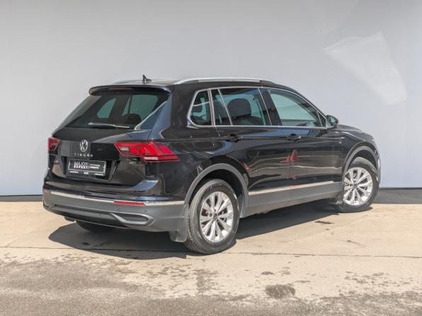 Volkswagen Tiguan II Рестайлинг с пробегом 2021 года, цена 2 645 000 рублей, 71767 км, внедорожник, Автокод Объявления