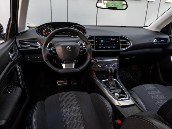 Peugeot 308 II Рестайлинг с пробегом 2019 года, цена 1 515 000 рублей, 135509 км, хэтчбек, Автокод Объявления
