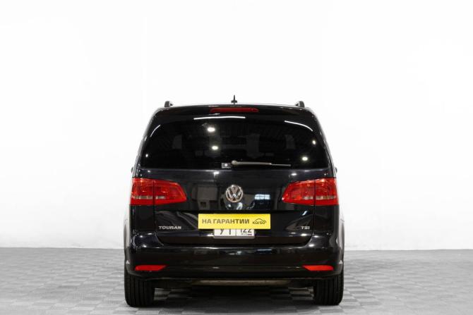 Volkswagen Touran I Рестайлинг 2 с пробегом 2013 года, цена 899 000 рублей, 13700 км, компактвэн, Автокод Объявления