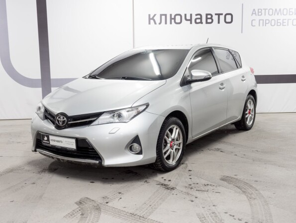 Toyota Auris 2013 зад