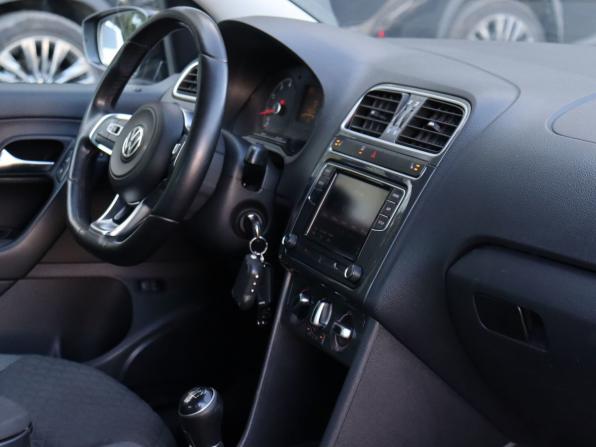 Volkswagen Polo V Рестайлинг с пробегом 2018 года, цена 1 250 000 рублей, 119929 км, седан, Автокод Объявления