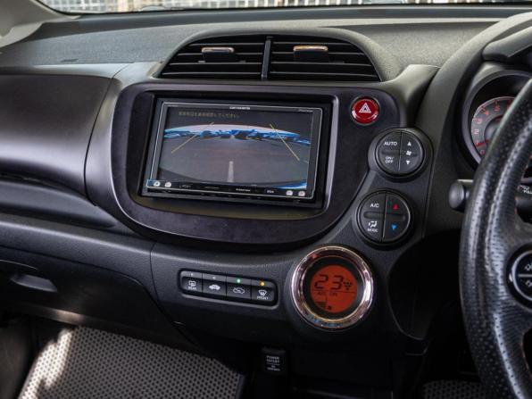 Honda Fit II с пробегом 2012 года, цена 930 000 рублей, 98046 км, хэтчбек, Автокод Объявления