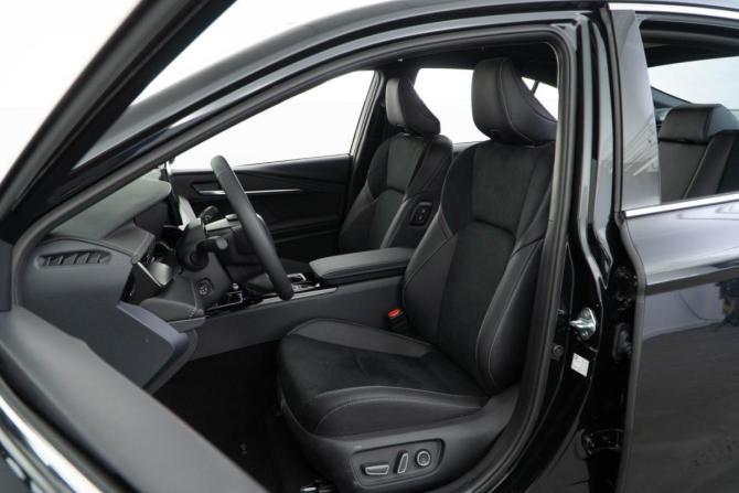 Toyota Camry IX (XV80) China Market с пробегом 2025 года, цена 4 398 888 рублей, 60 км, седан, Автокод Объявления