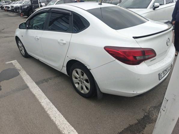 Opel Astra J Рестайлинг с пробегом 2014 года, цена 529 000 рублей, 382734 км, седан, Автокод Объявления