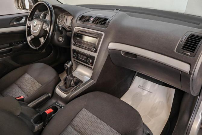 Skoda Octavia II (A5) Рестайлинг с пробегом 2012 года, цена 849 000 рублей, 256000 км, лифтбек, Автокод Объявления