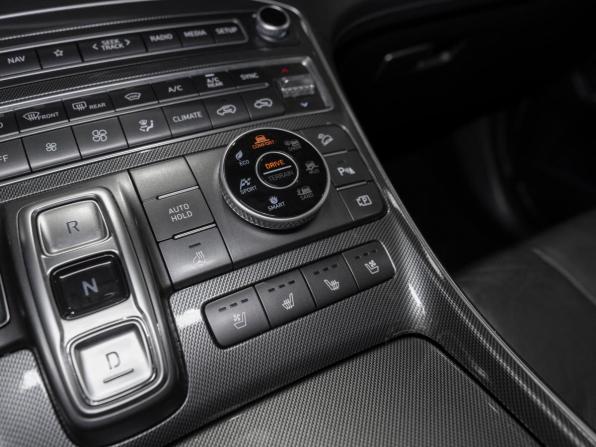 Hyundai Santa Fe IV Рестайлинг с пробегом 2021 года, цена 3 345 000 рублей, 93931 км, внедорожник, Автокод Объявления