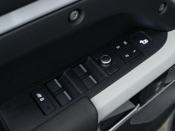 Land Rover Defender II с пробегом 2020 года, цена 4 499 077 рублей, 85918 км, внедорожник, Автокод Объявления