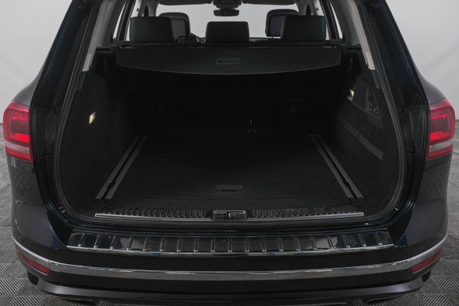 Volkswagen Touareg II Рестайлинг с пробегом 2017 года, цена 3 999 000 рублей, 92000 км, внедорожник, Автокод Объявления