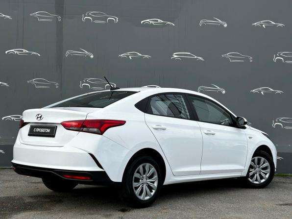 Hyundai Solaris II Рестайлинг с пробегом 2021 года, цена 1 681 400 рублей, 42294 км, седан, Автокод Объявления