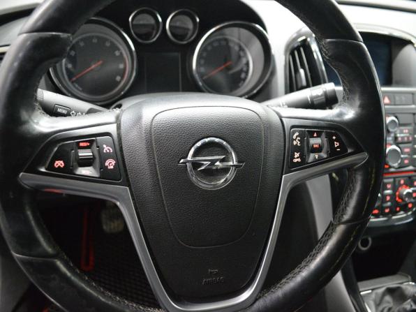 Opel Astra J Рестайлинг с пробегом 2014 года, цена 515 000 рублей, 261440 км, седан, Автокод Объявления