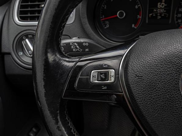 Volkswagen Polo V Рестайлинг с пробегом 2016 года, цена 1 220 000 рублей, 141032 км, седан, Автокод Объявления