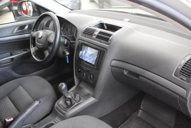 Skoda Octavia II (A5) Рестайлинг с пробегом 2012 года, цена 643 000 рублей, 233795 км, лифтбек, Автокод Объявления